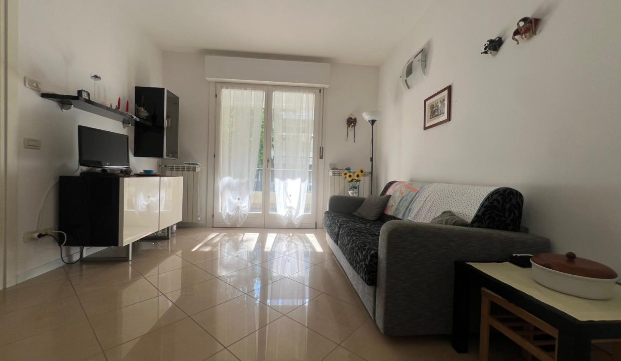 d12aed40-8c21-40d8-9d04-9d772cfe40e1